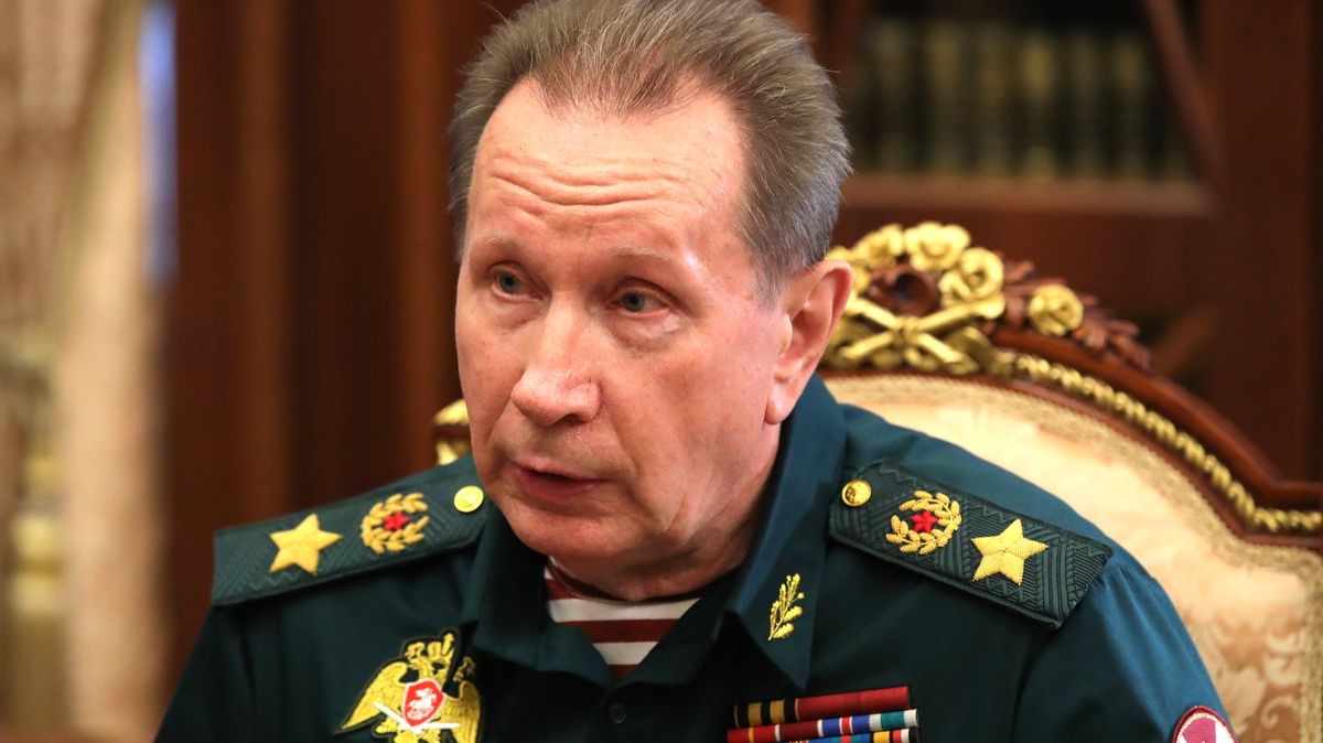 Hierarchií Kremlu stoupá dosud nenápadný generál, věrný Putinovi až za hrob